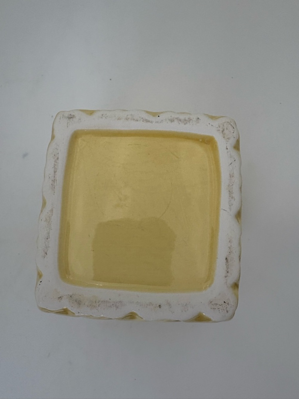 Vintage Textured Ceramic Planter in Yellow - Perfect for Spring and Summer - Picture 8 of 14